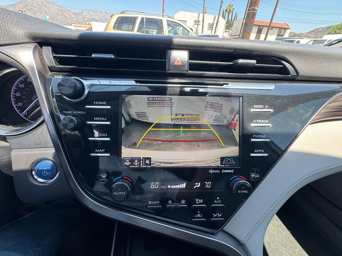 2020 Toyota Camry Hybrid XLE photo 20