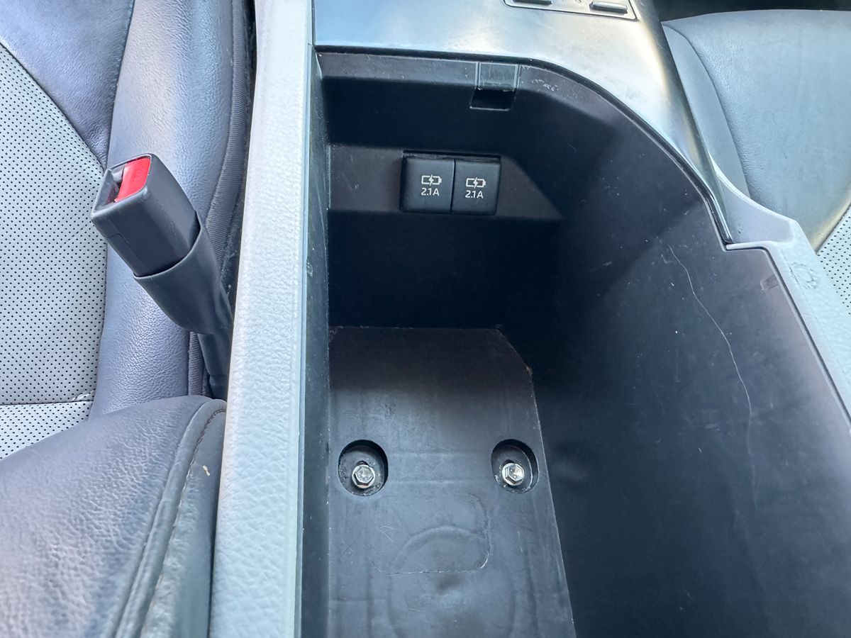 2020 Toyota Camry Hybrid XLE photo 21
