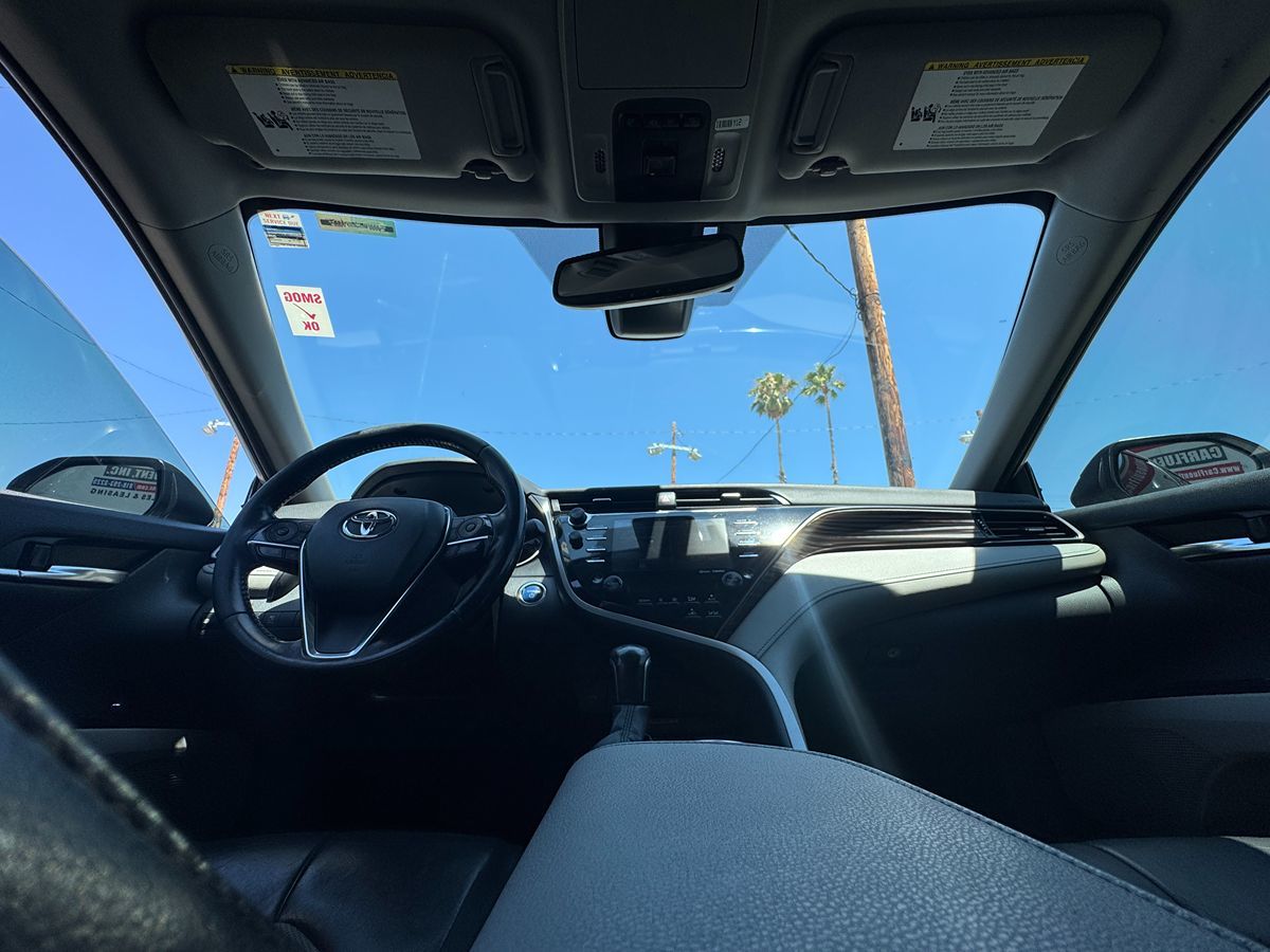 2020 Toyota Camry Hybrid XLE photo 34