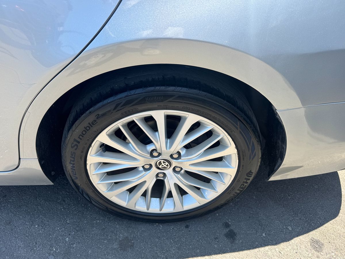 2020 Toyota Camry Hybrid XLE photo 36