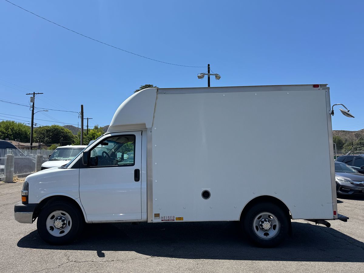 2010 Chevrolet Express Cutaway 3500 photo 4