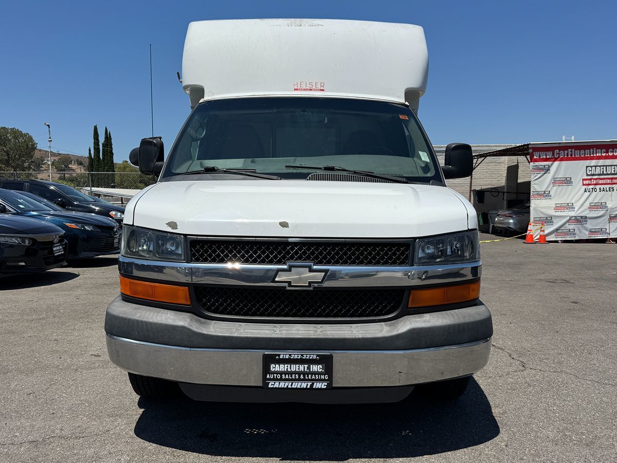 2010 Chevrolet Express Cutaway 3500 photo 2