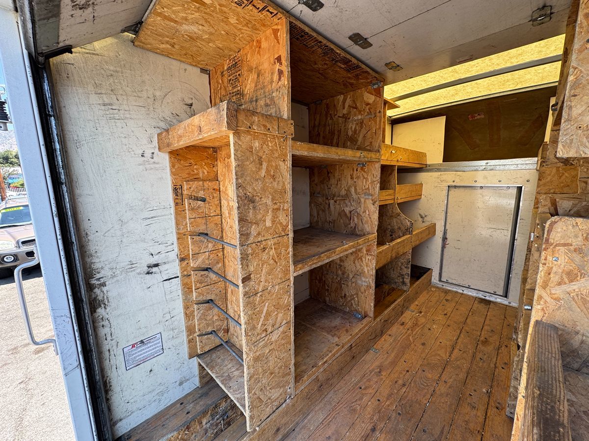 2010 Chevrolet Express G3500 - Photo 12