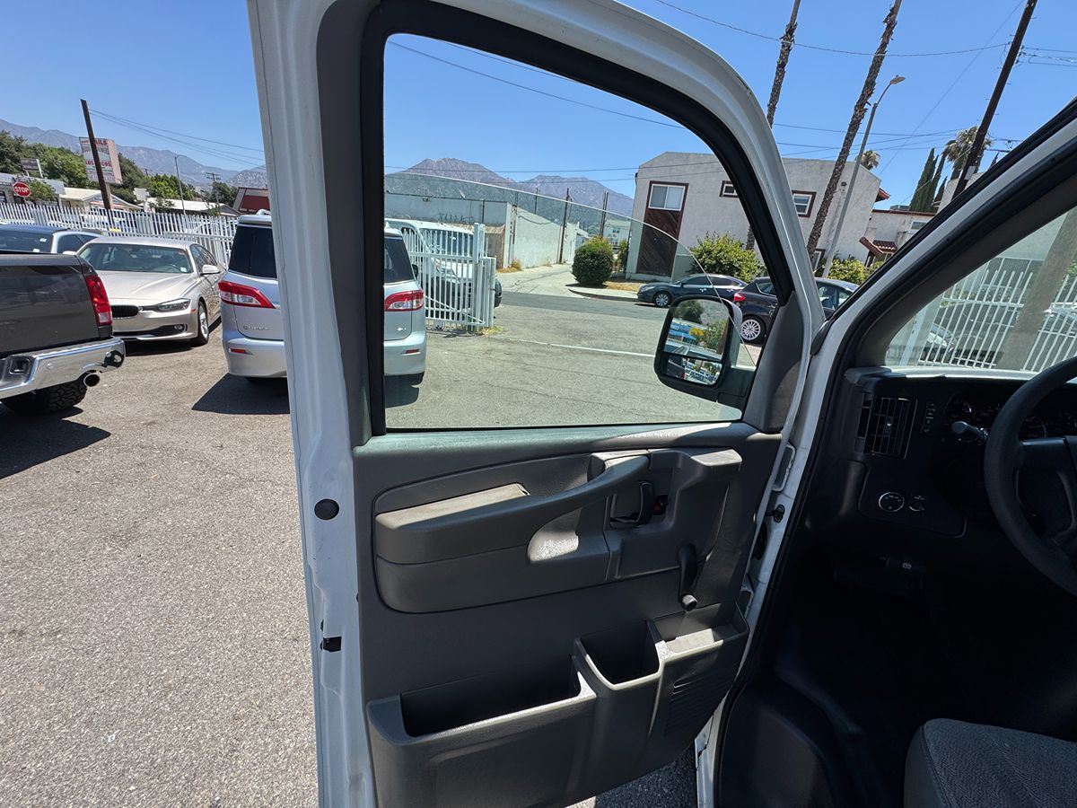 2010 Chevrolet Express G3500 - Photo 15