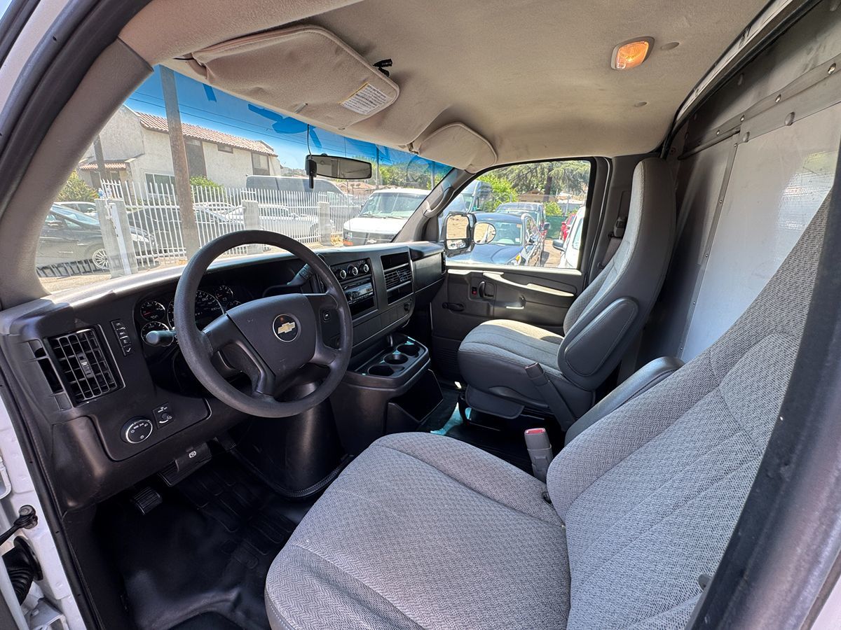 2010 Chevrolet Express G3500 - Photo 16