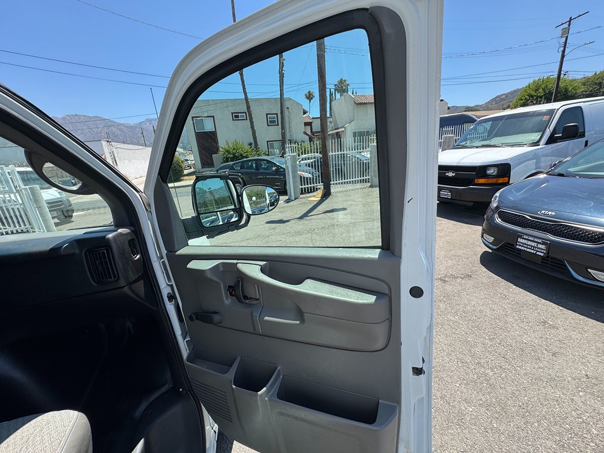 2010 Chevrolet Express G3500 - Photo 17