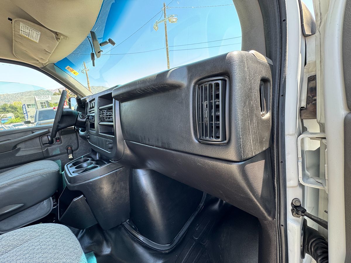 2010 Chevrolet Express G3500 - Photo 19