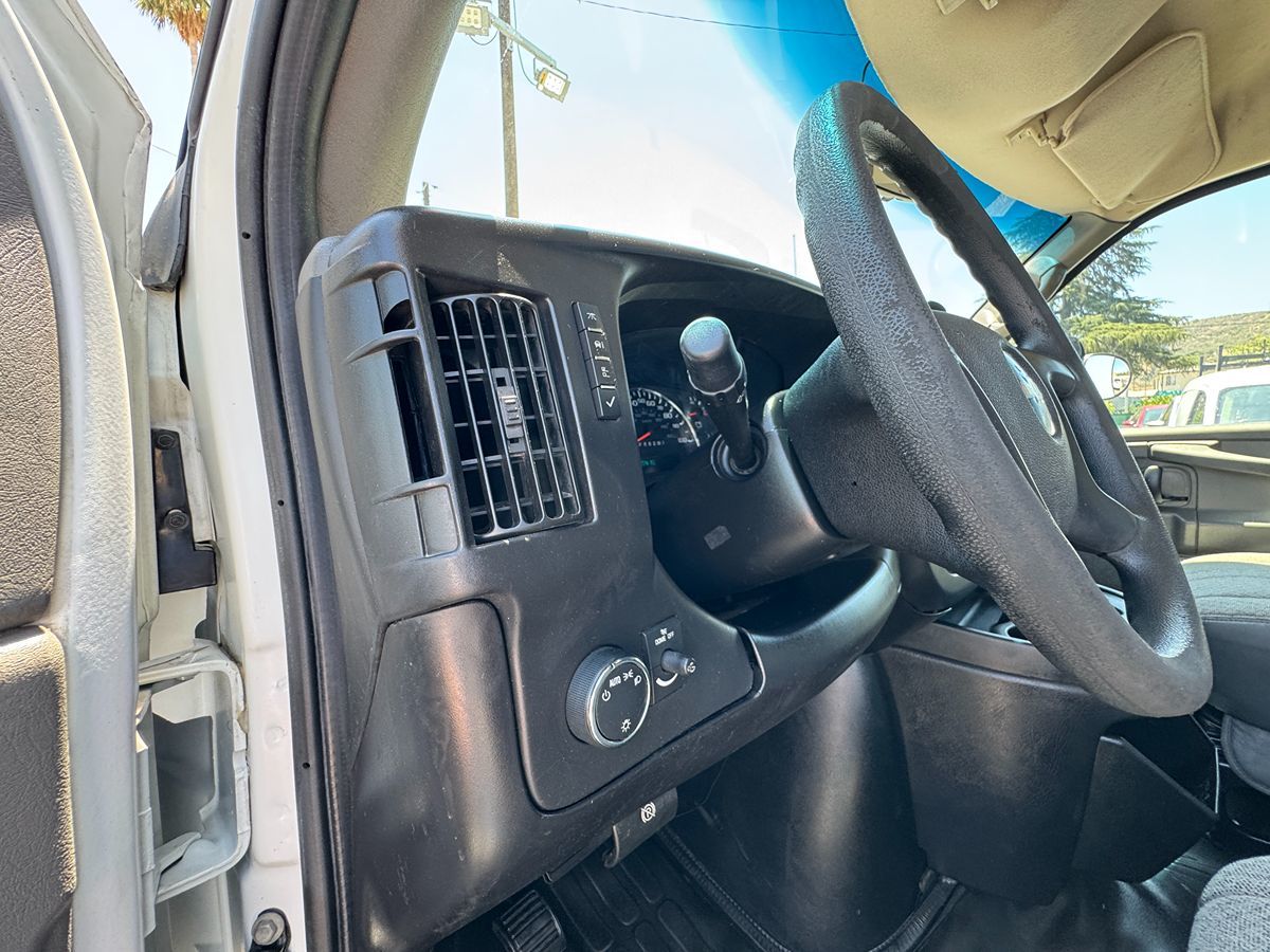 2010 Chevrolet Express G3500 - Photo 20