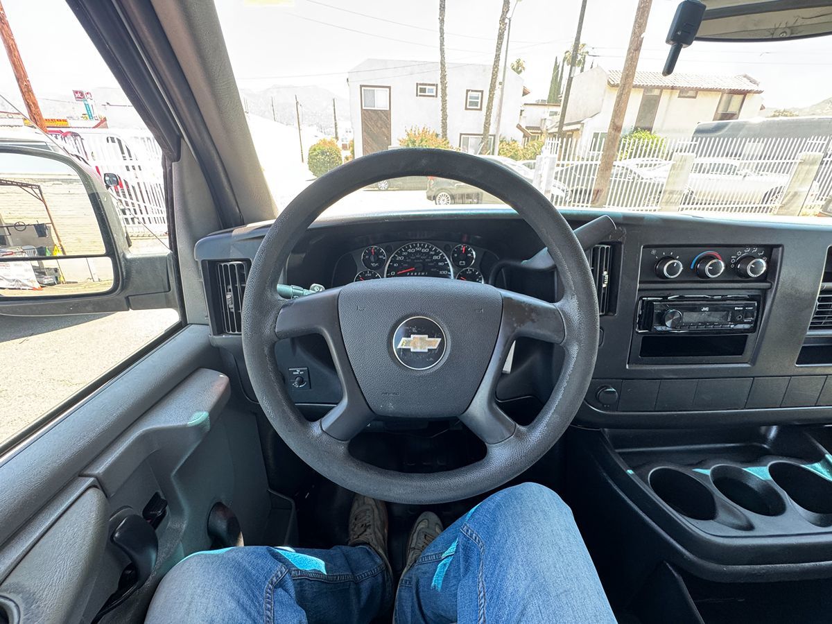 2010 Chevrolet Express G3500 - Photo 22