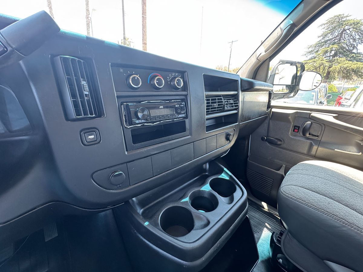 2010 Chevrolet Express G3500 - Photo 23