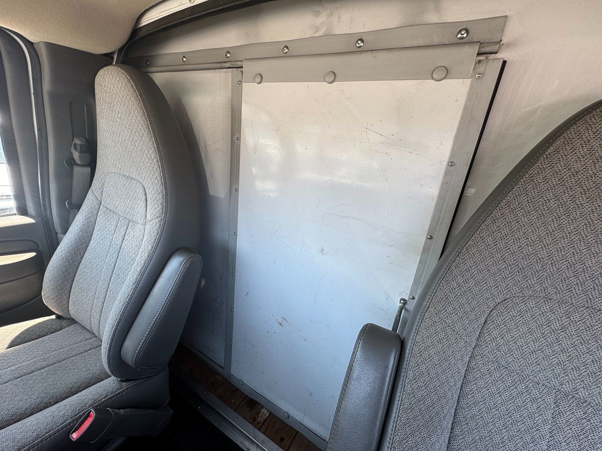 2010 Chevrolet Express G3500 - Photo 24