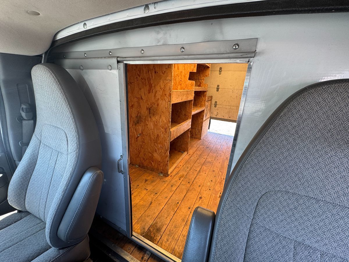 2010 Chevrolet Express G3500 - Photo 25
