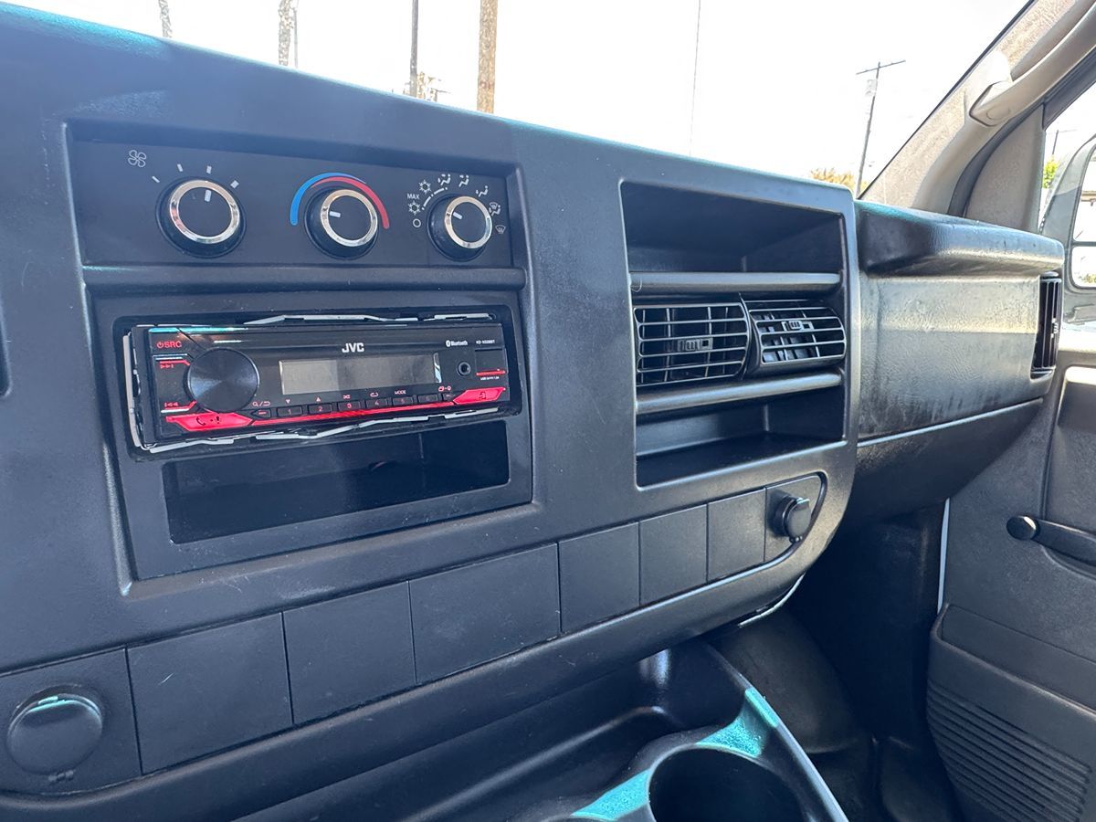2010 Chevrolet Express G3500 - Photo 32