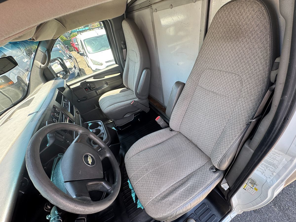 2010 Chevrolet Express G3500 - Photo 33