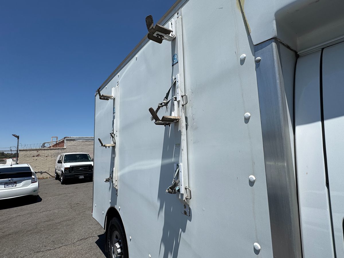 2010 Chevrolet Express G3500 - Photo 36