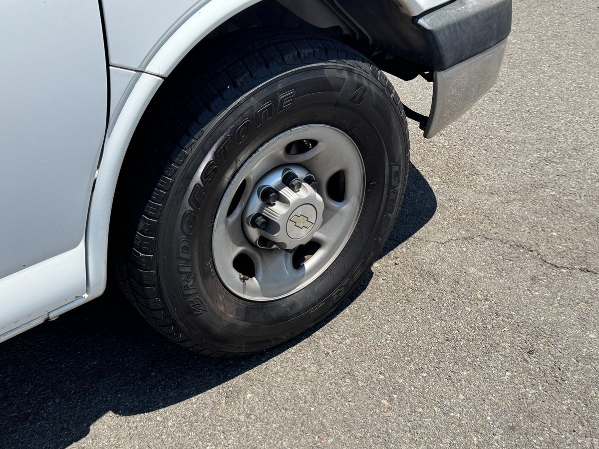 2010 Chevrolet Express G3500 - Photo 41