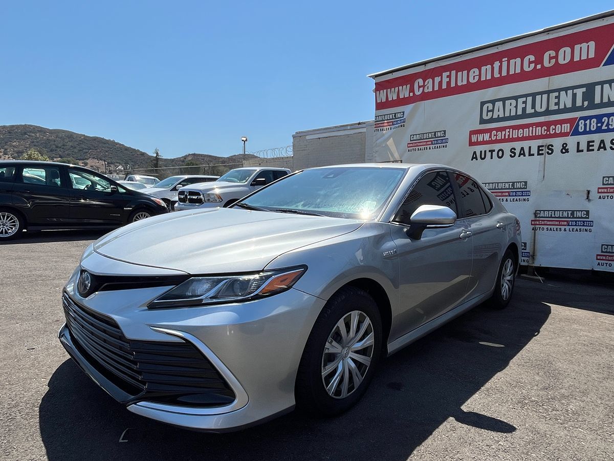 2021 Toyota Camry Hybrid LE photo 2