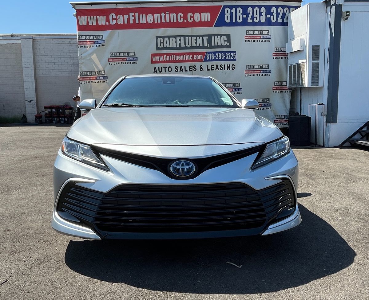 2021 Toyota Camry Hybrid LE photo 3