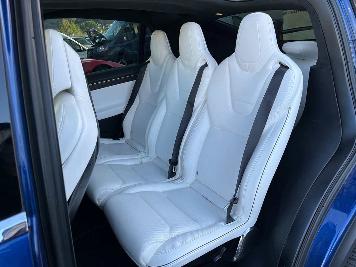 2016 Tesla Model X 60D - Photo 12