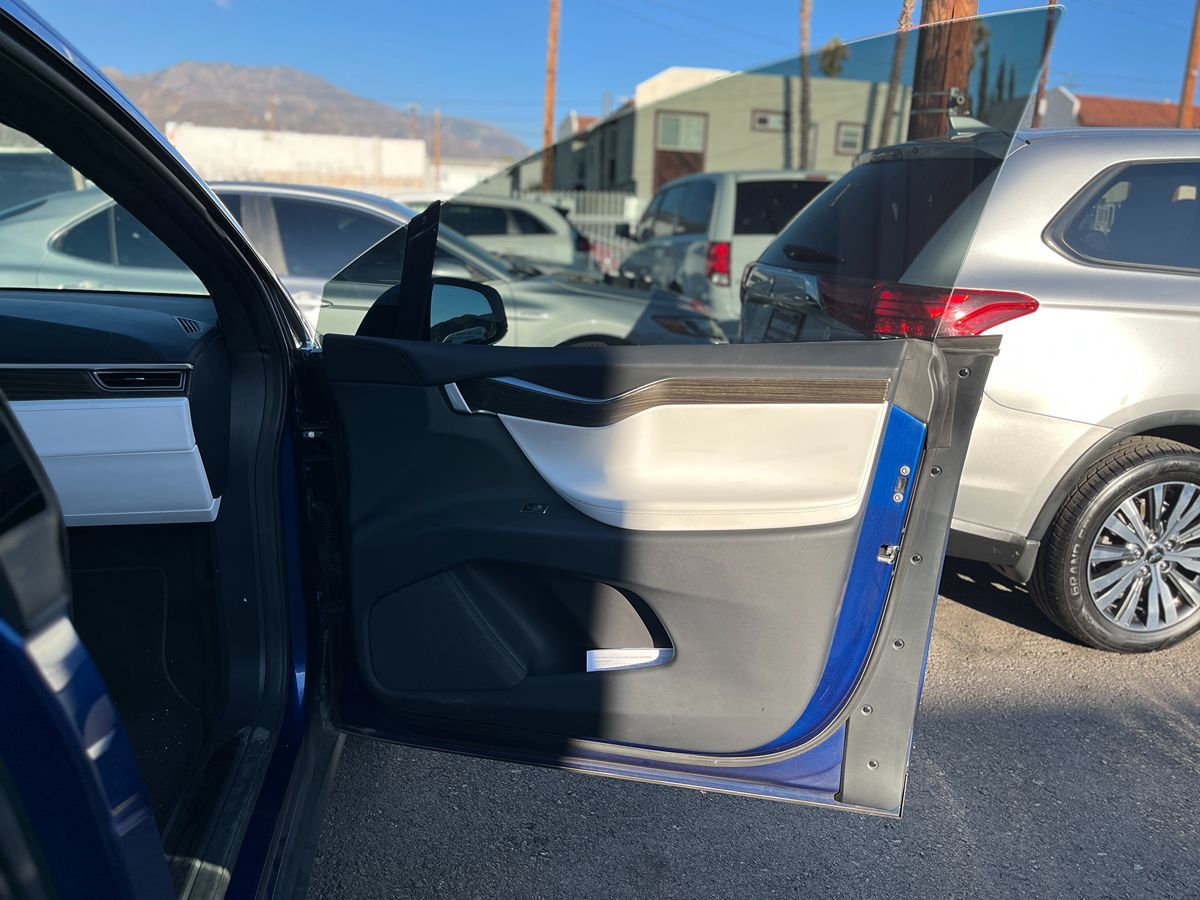 2016 Tesla Model X 60D - Photo 16