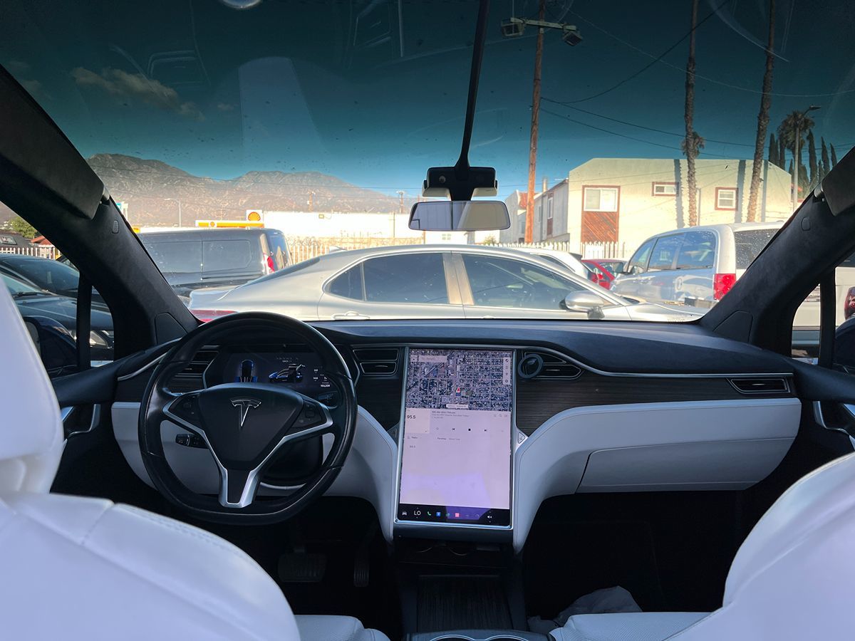 2016 Tesla Model X 60D - Photo 17