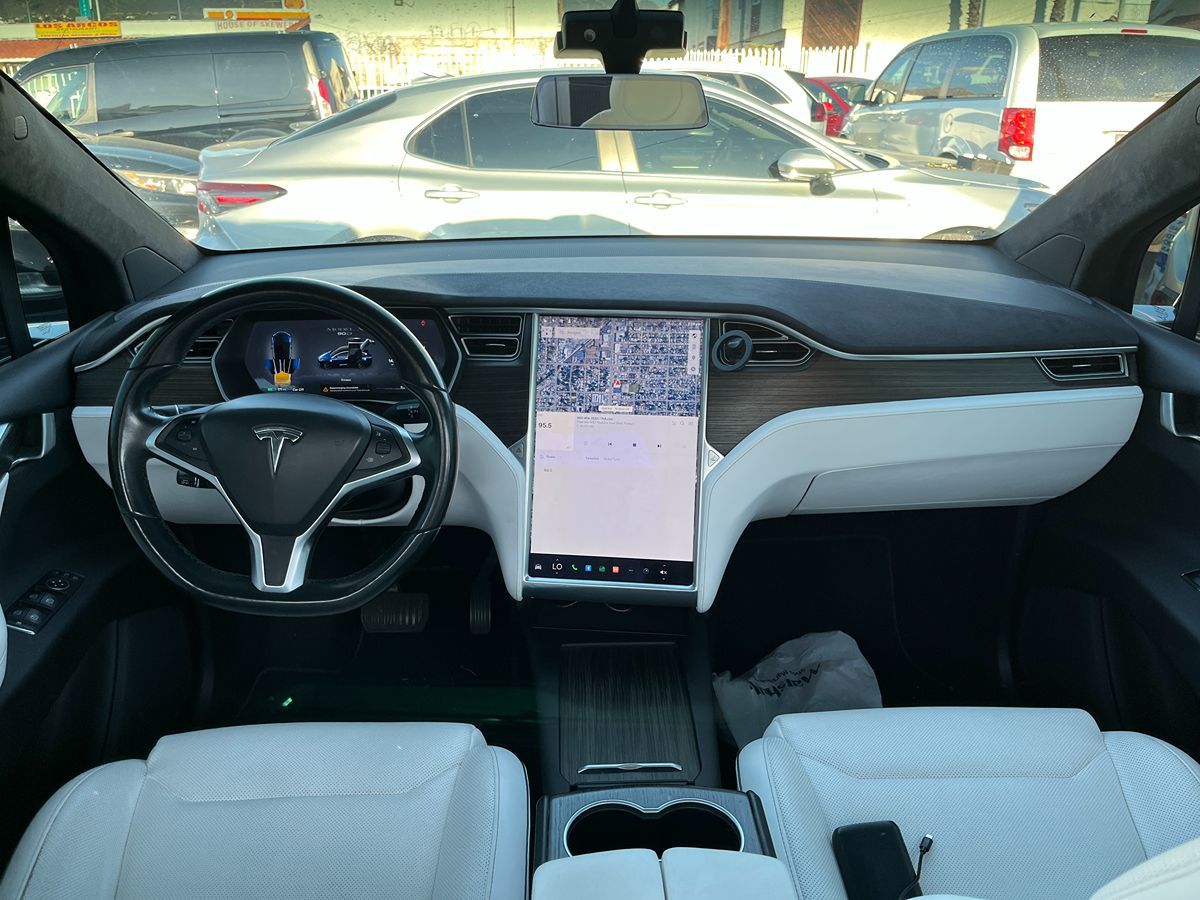 2016 Tesla Model X 60D - Photo 18