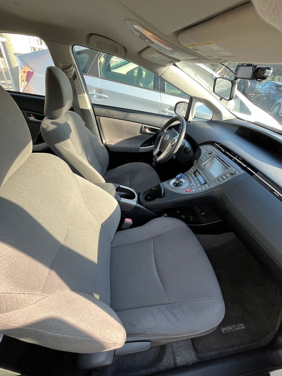 2014 Toyota Prius Three photo 4