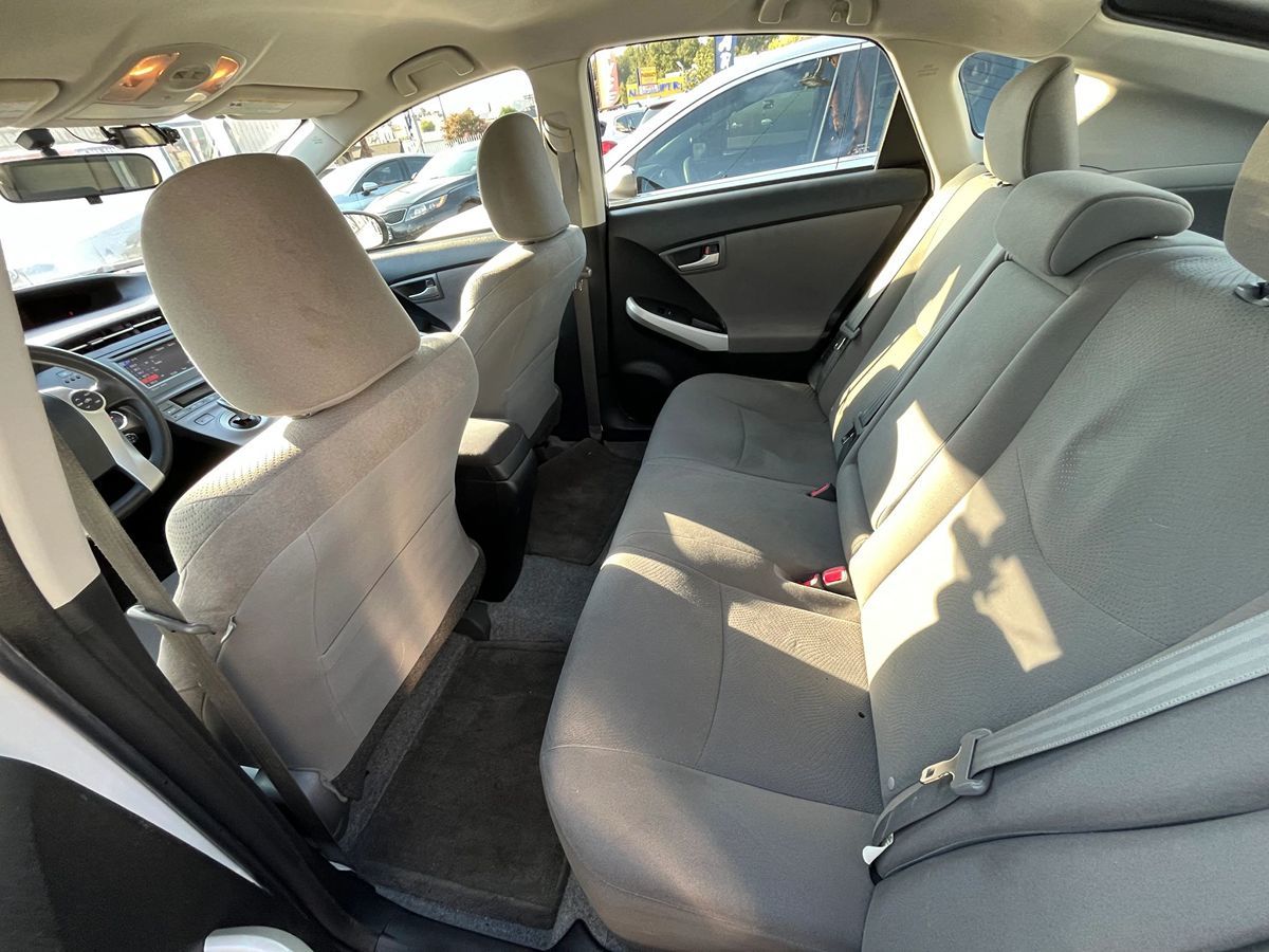 2014 Toyota Prius Three photo 5