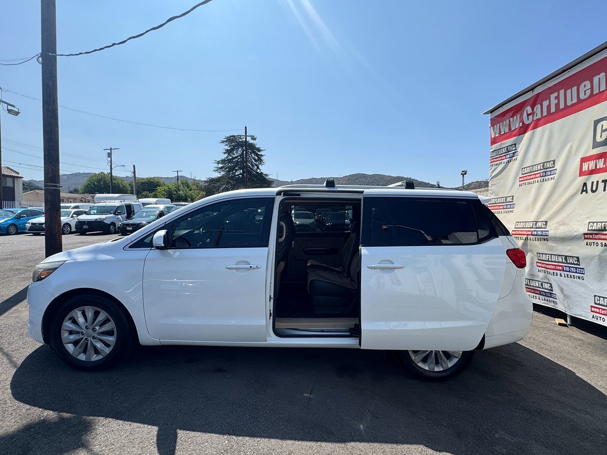 2017 Kia Sedona EX photo 4