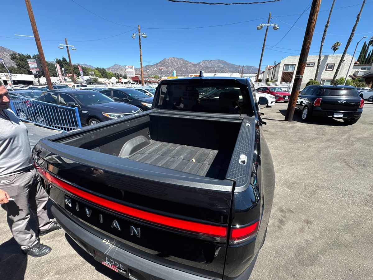 2023 Rivian R1T Adventure photo 9