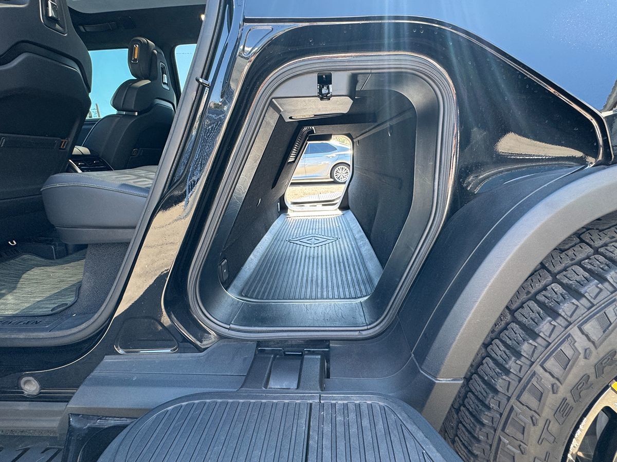 2023 Rivian R1T Adventure photo 13