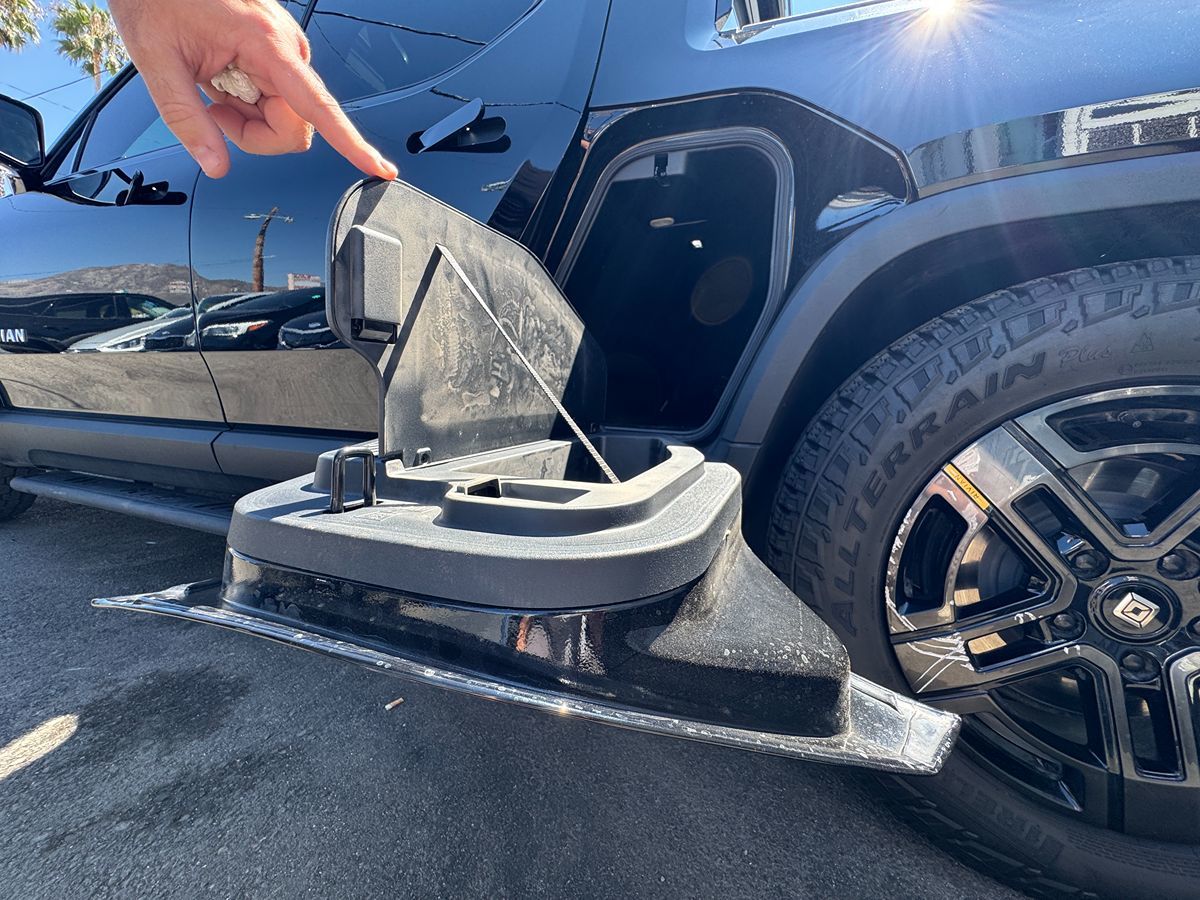 2023 Rivian R1T Adventure photo 14