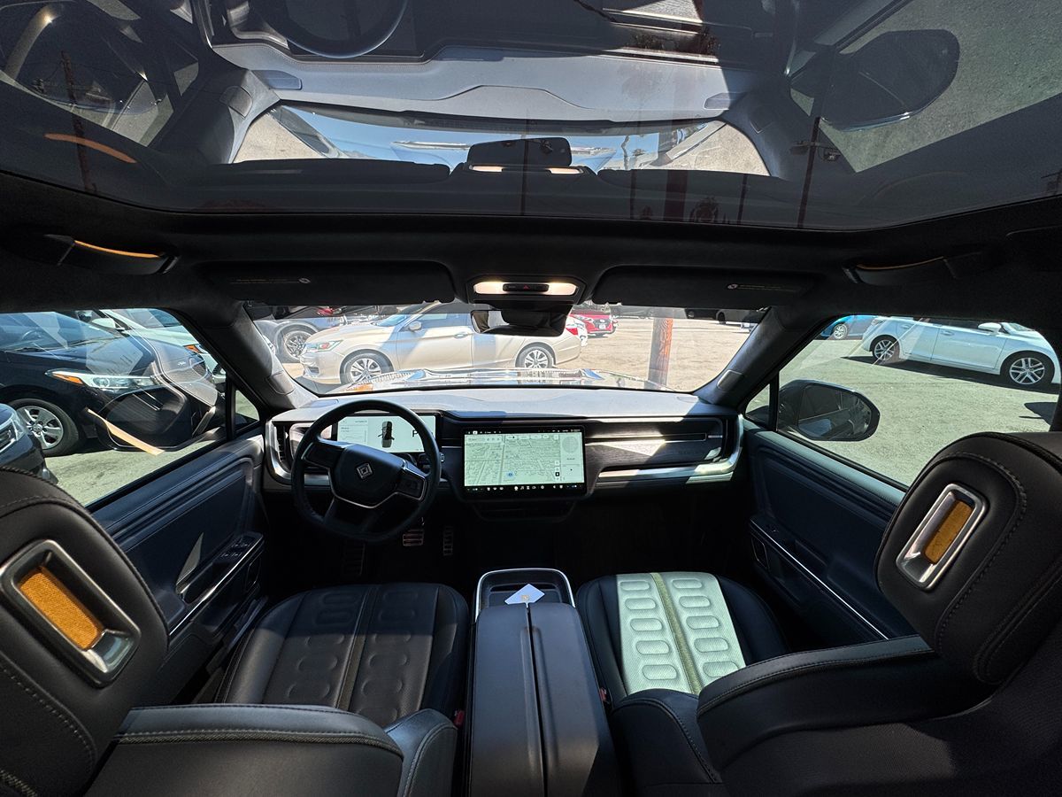 2023 Rivian R1T Adventure photo 15