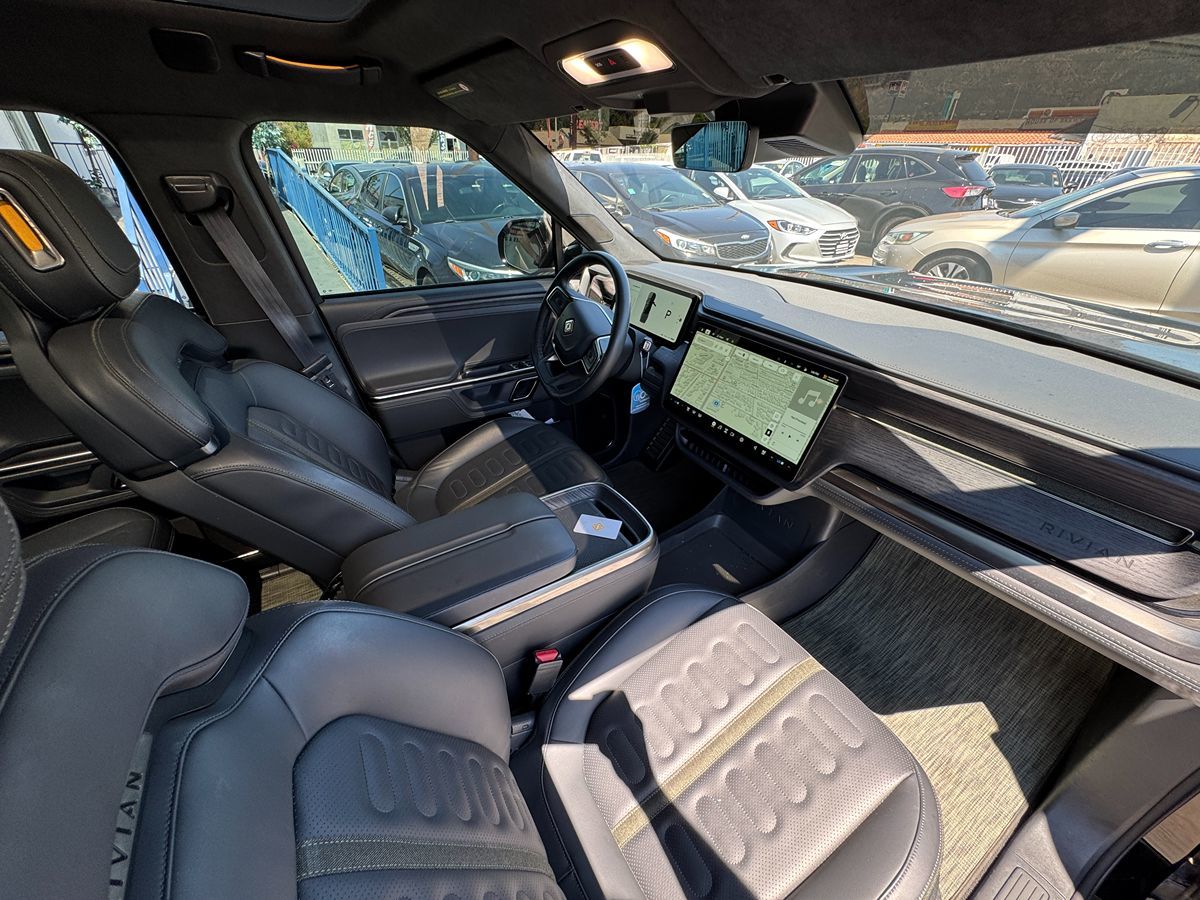 2023 Rivian R1T Adventure photo 18