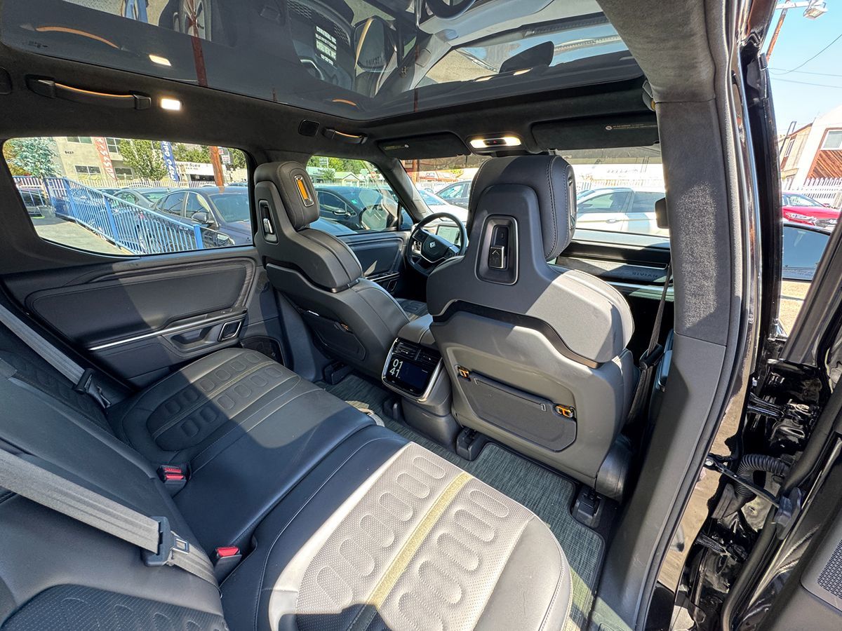 2023 Rivian R1T Adventure photo 19