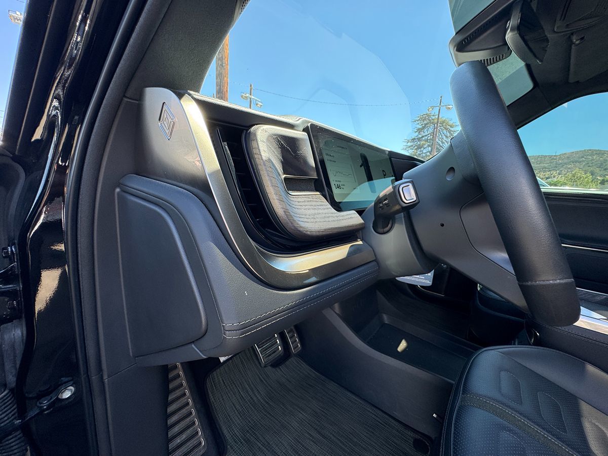 2023 Rivian R1T Adventure photo 29