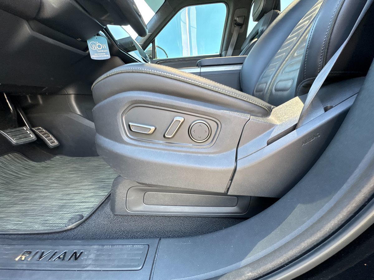 2023 Rivian R1T Adventure photo 30