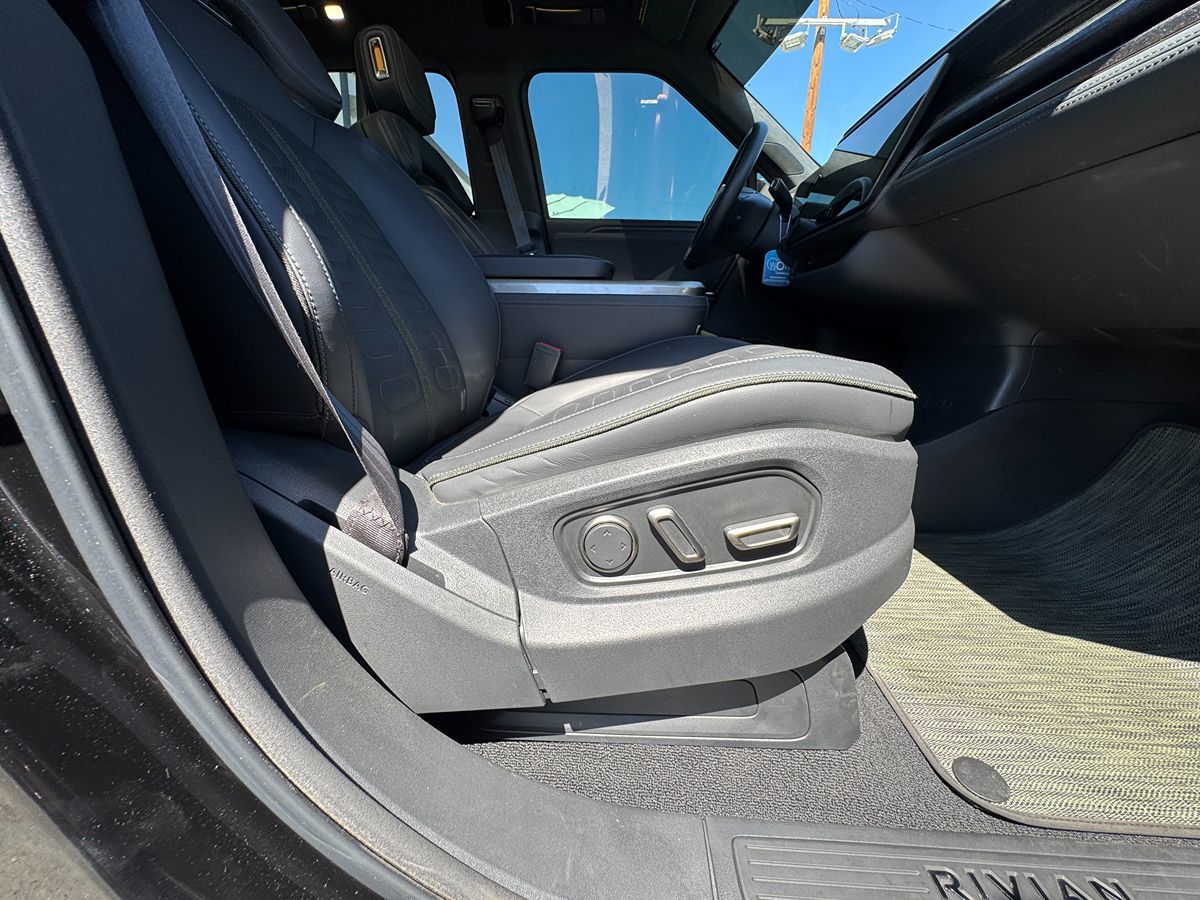 2023 Rivian R1T Adventure photo 31