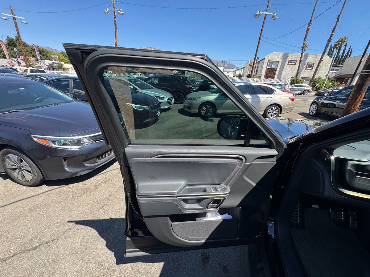 2023 Rivian R1T Adventure photo 32