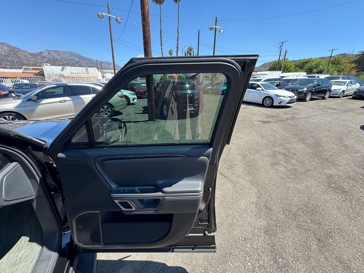 2023 Rivian R1T Adventure photo 33