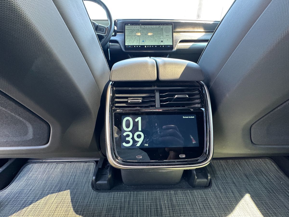 2023 Rivian R1T Adventure photo 36