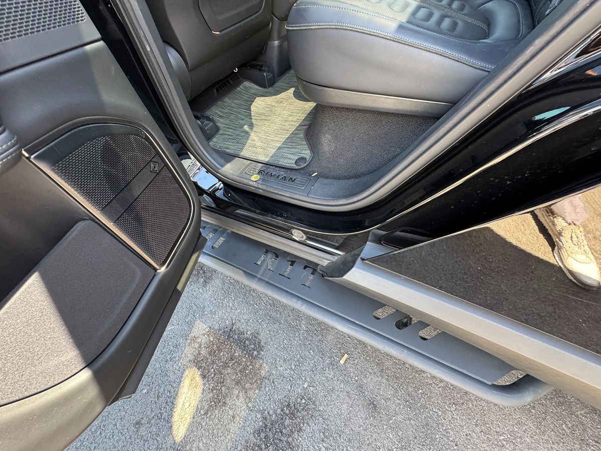 2023 Rivian R1T Adventure photo 38