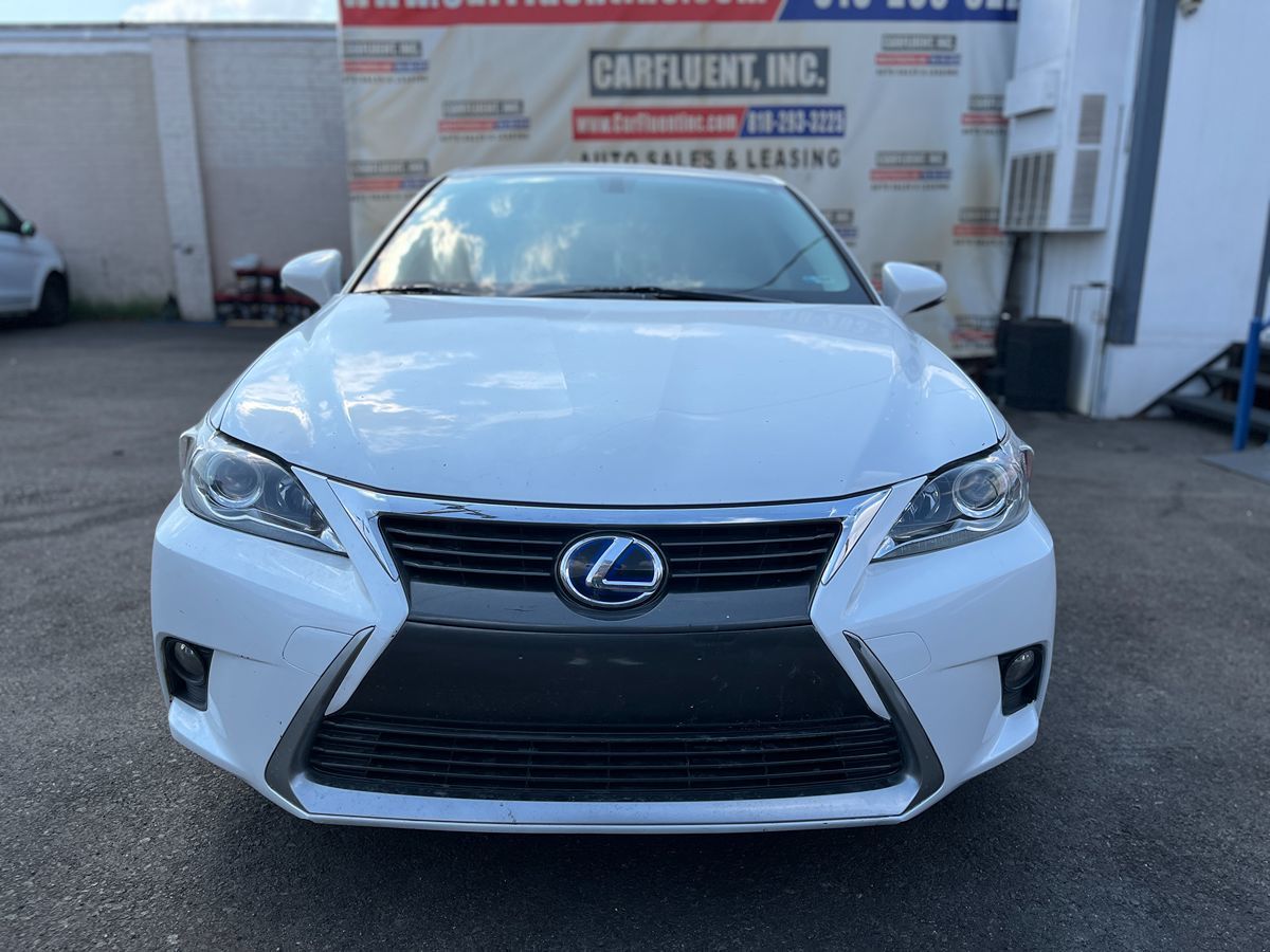 2015 Lexus CT 200h photo 2