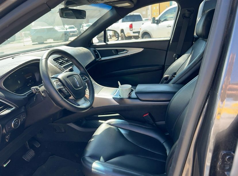 2019 Lincoln Nautilus Standard photo 2