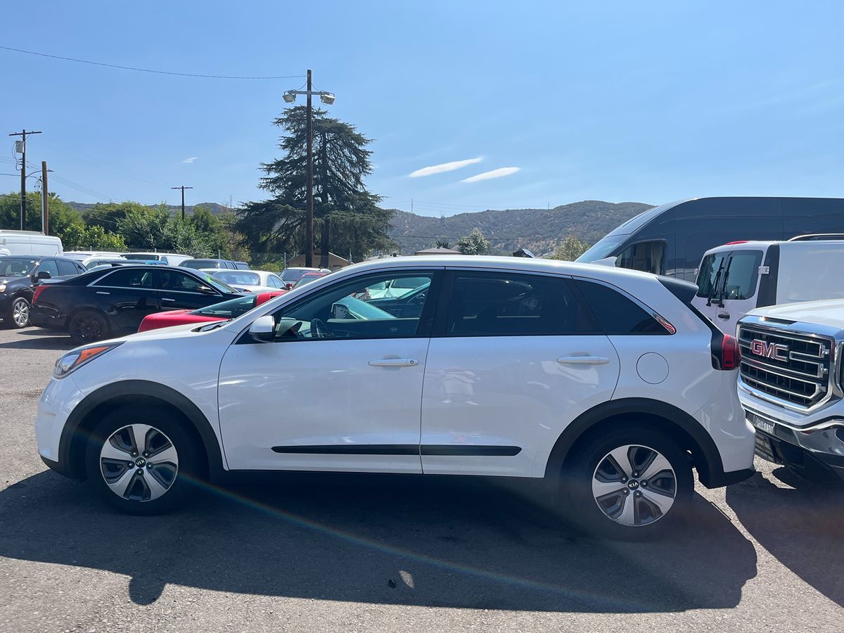 2017 Kia Niro FE photo 3
