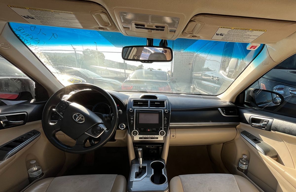 2012 Toyota Camry Hybrid XLE photo 3