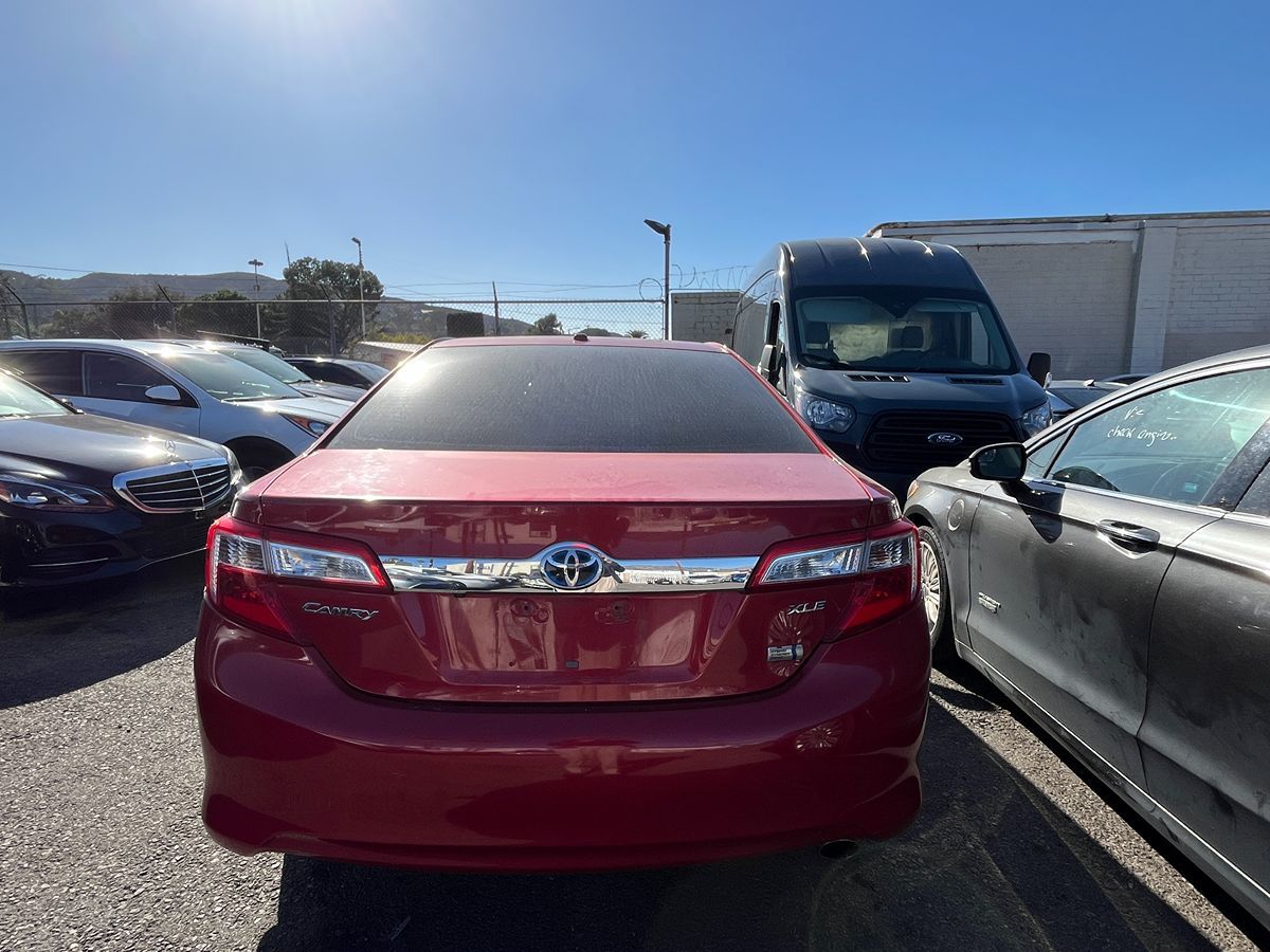 2012 Toyota Camry Hybrid XLE photo 2