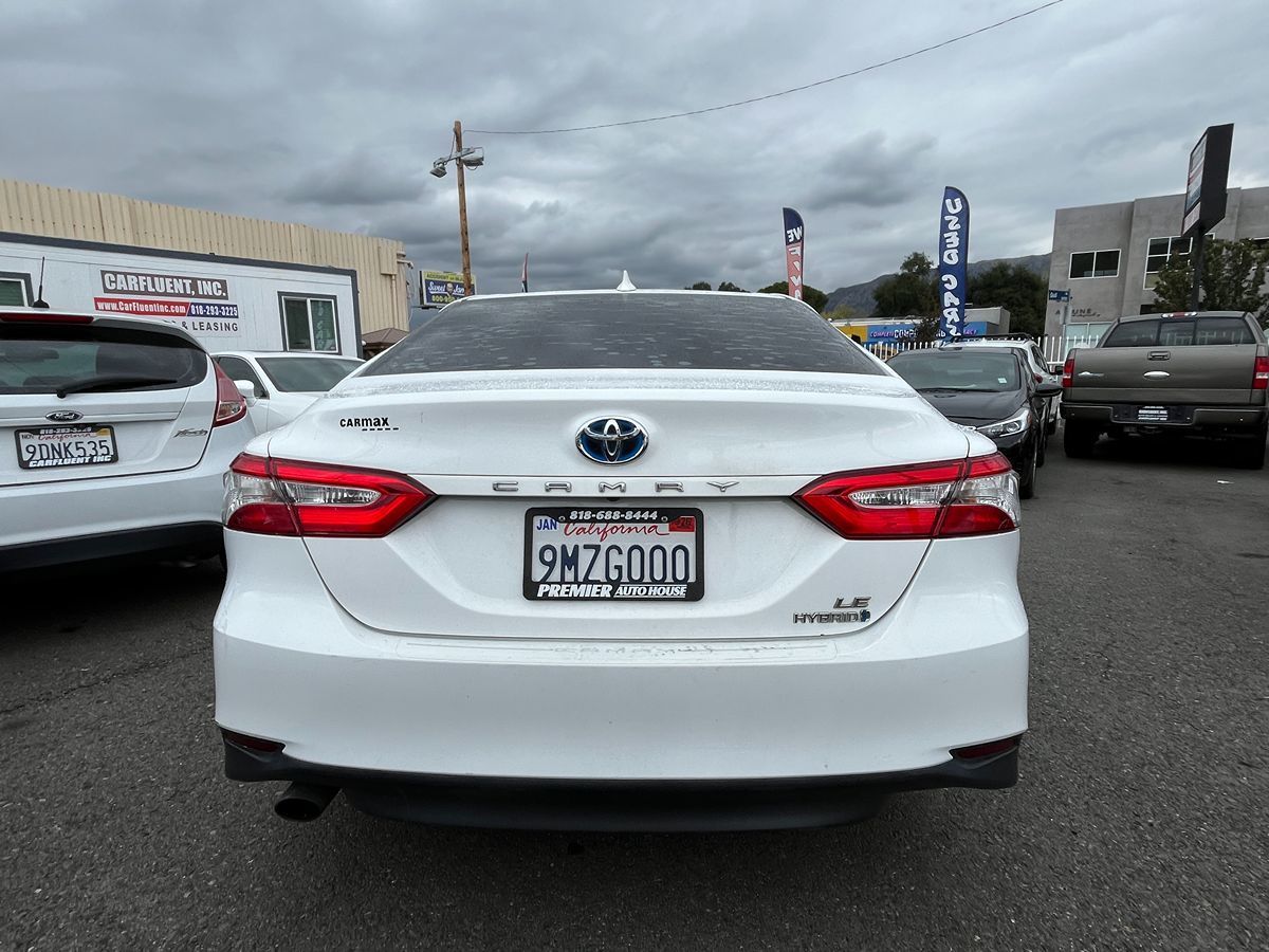 2019 Toyota Camry Hybrid SE photo 4
