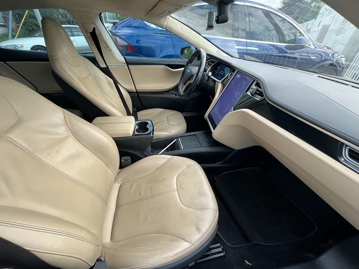 2013 Tesla Model S photo 2