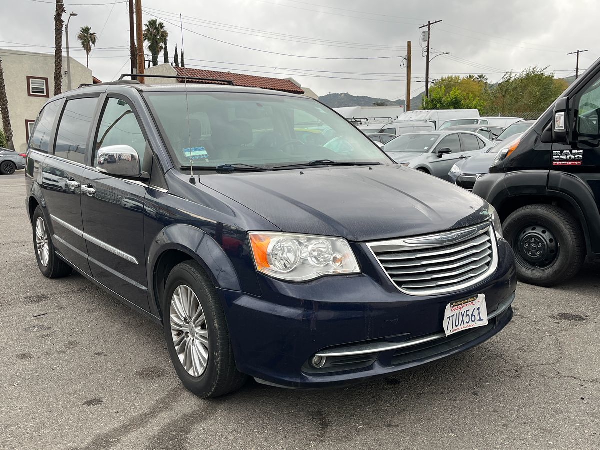 2016 Chrysler Town & Country Anniversary Edition FWD